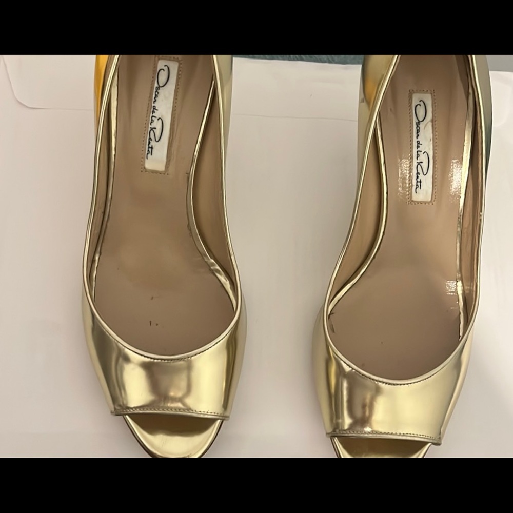 Gold heels slightly used - Picture 3 of 3